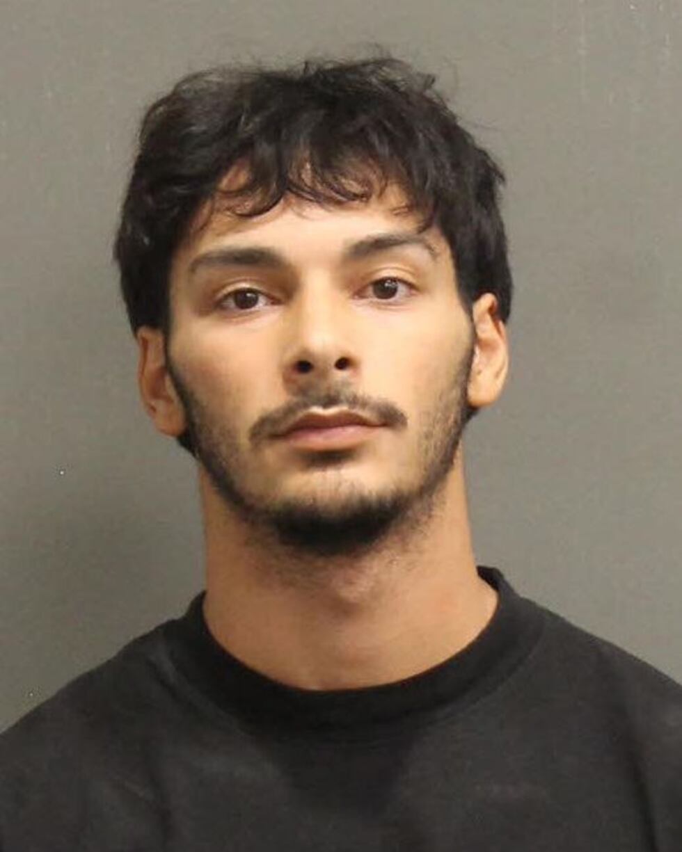 John Collazo de 21 años, acusado por las autoridades de Nashville de mantener relaciones...