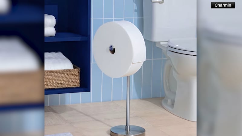 El rollo "Forever Roll" de Charmin es aproximadamente 32 veces más grande que uno estándar.
