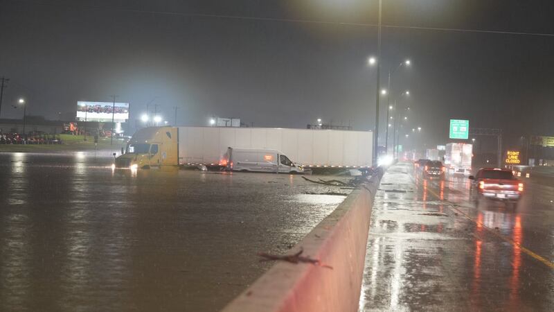 La i-35 se inundó en Waco, Texas, el domingo 14 de junio de 2026.