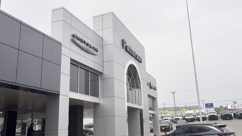 Patterson Dodge declaró que el único daño sufrido por sus instalaciones fue la rotura de la...