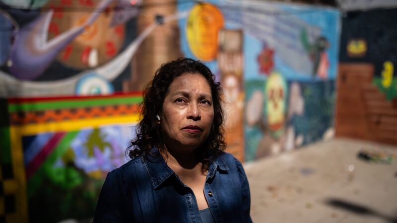 Lorena Zepeda, inmigrante de El Salvador que trabaja para el Central American Resource Center...