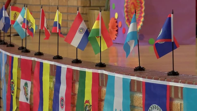 Estudiantes en Shreveport celebran el Mes de la Herencia Hispana con orgullo y cultura.