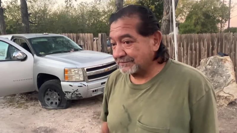 En cenizas quedó la casa de la familia de un hispano en Texas al encender un generador...